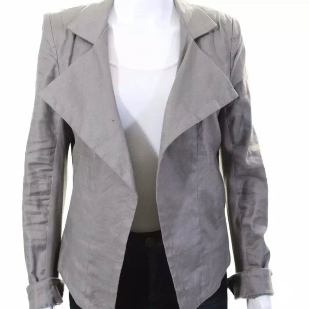 De rigueur blazer size medium asymmetrical
